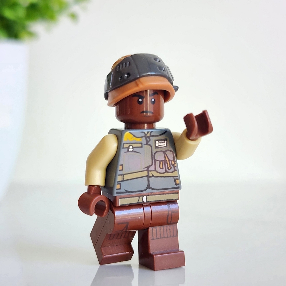 🪖 LEGO Star Wars Rebel Trooper Minifigure Lt. Sefla Helmet Authentic 1.5" 🤎